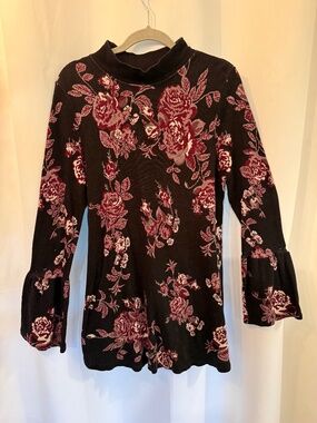 STYLE AND CO LONG SLEEVE, FLARED AT THE BOTTOM & CUFFS SWEATER- DK GREY- SIZE L